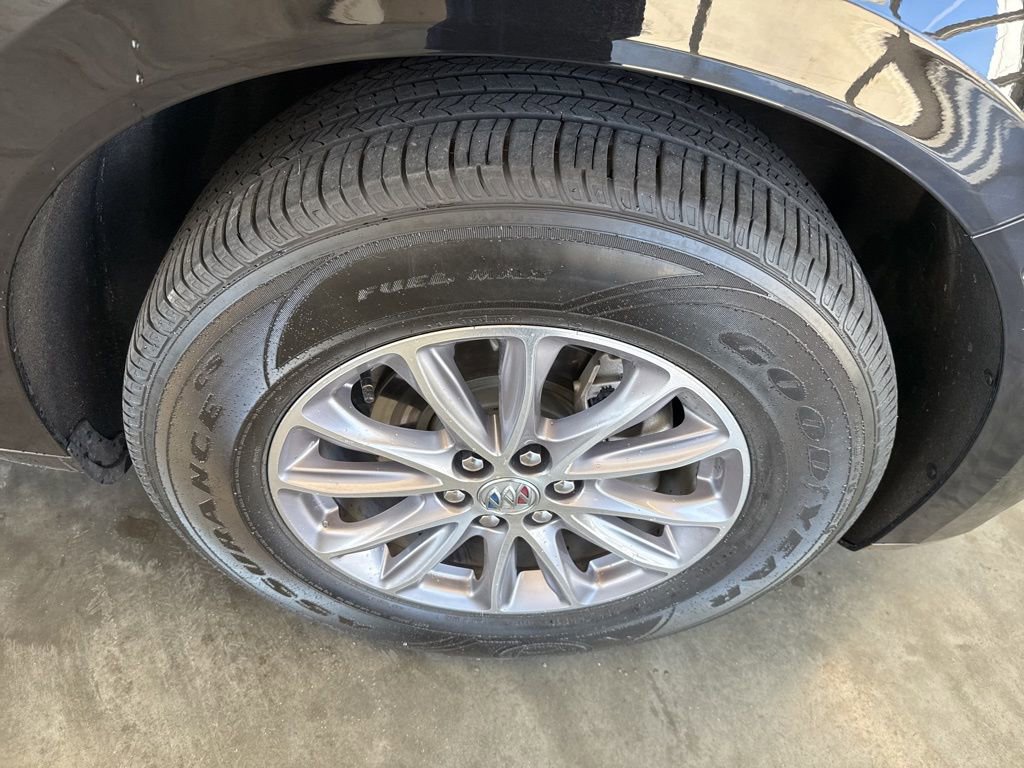 Used 2023 Buick Enclave Essence image 29