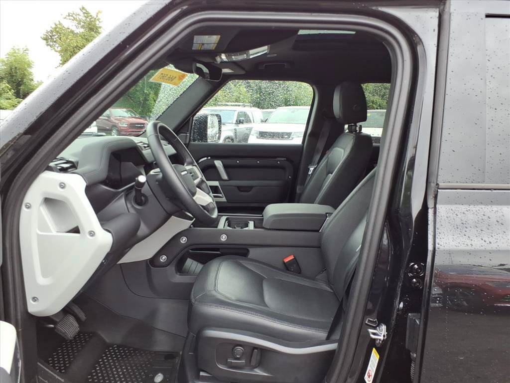Used 2024 Land Rover Defender 110 X-Dynamic SE AWD/4WD image 11