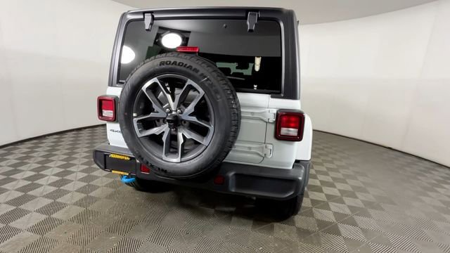 Used 2024 Jeep Wrangler Unlimited AWD/4WD image 5