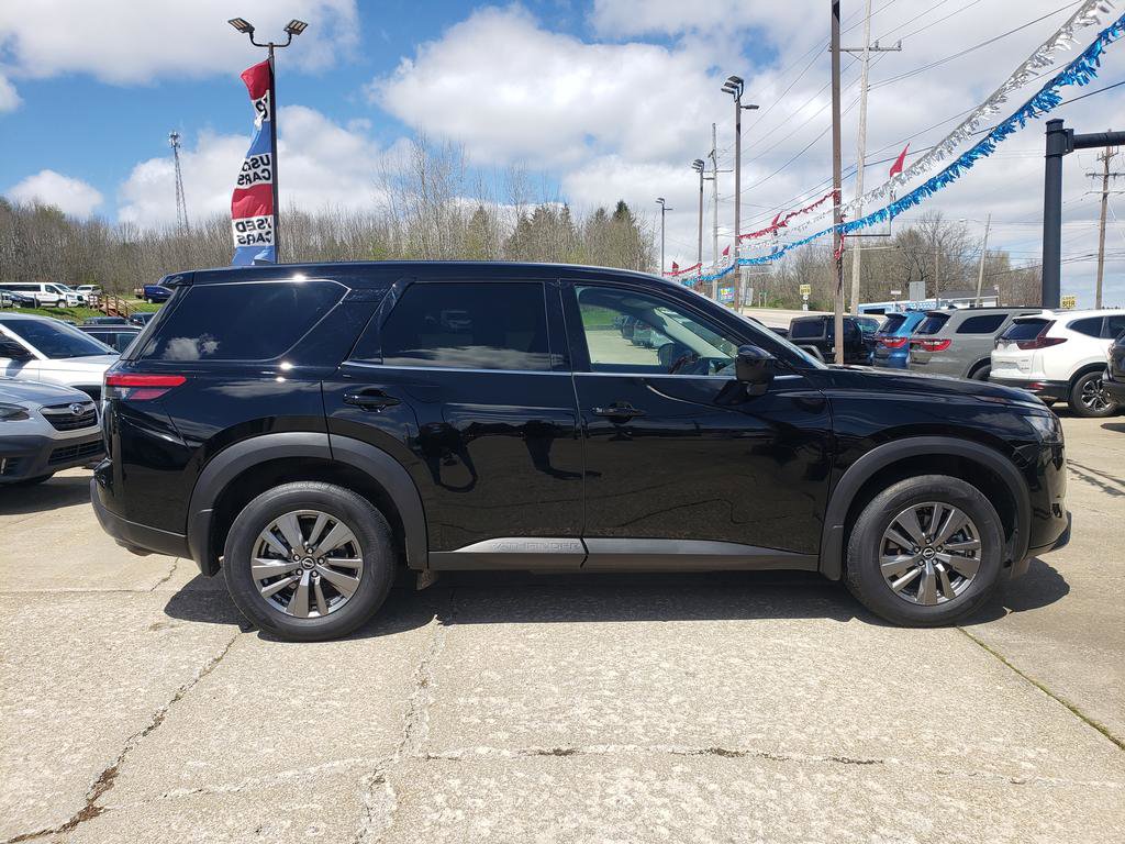 Used 2025 Nissan Pathfinder S image 2