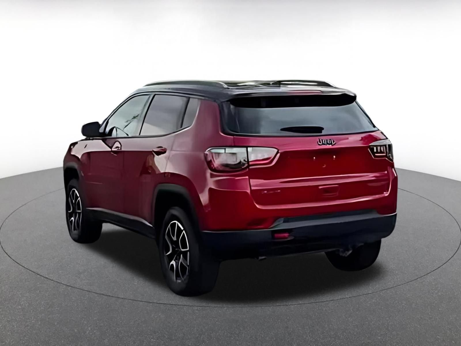 Used 2025 Jeep Compass Trailhawk AWD/4WD image 4