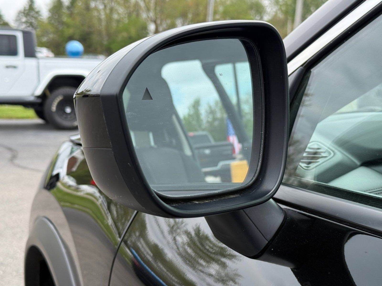 Used 2024 Nissan Rogue SV image 36