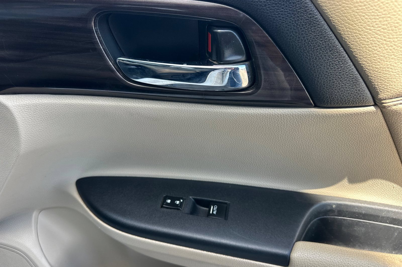 Used 2016 Honda Accord Touring image 21