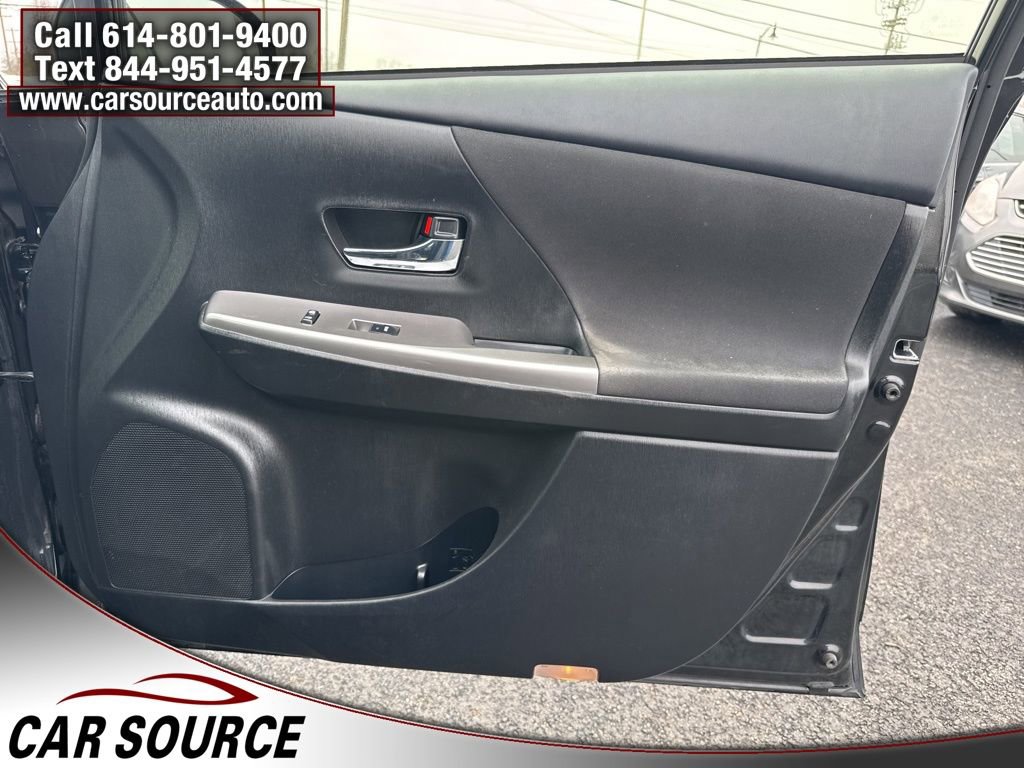 Used 2017 Toyota Prius V Three image 28