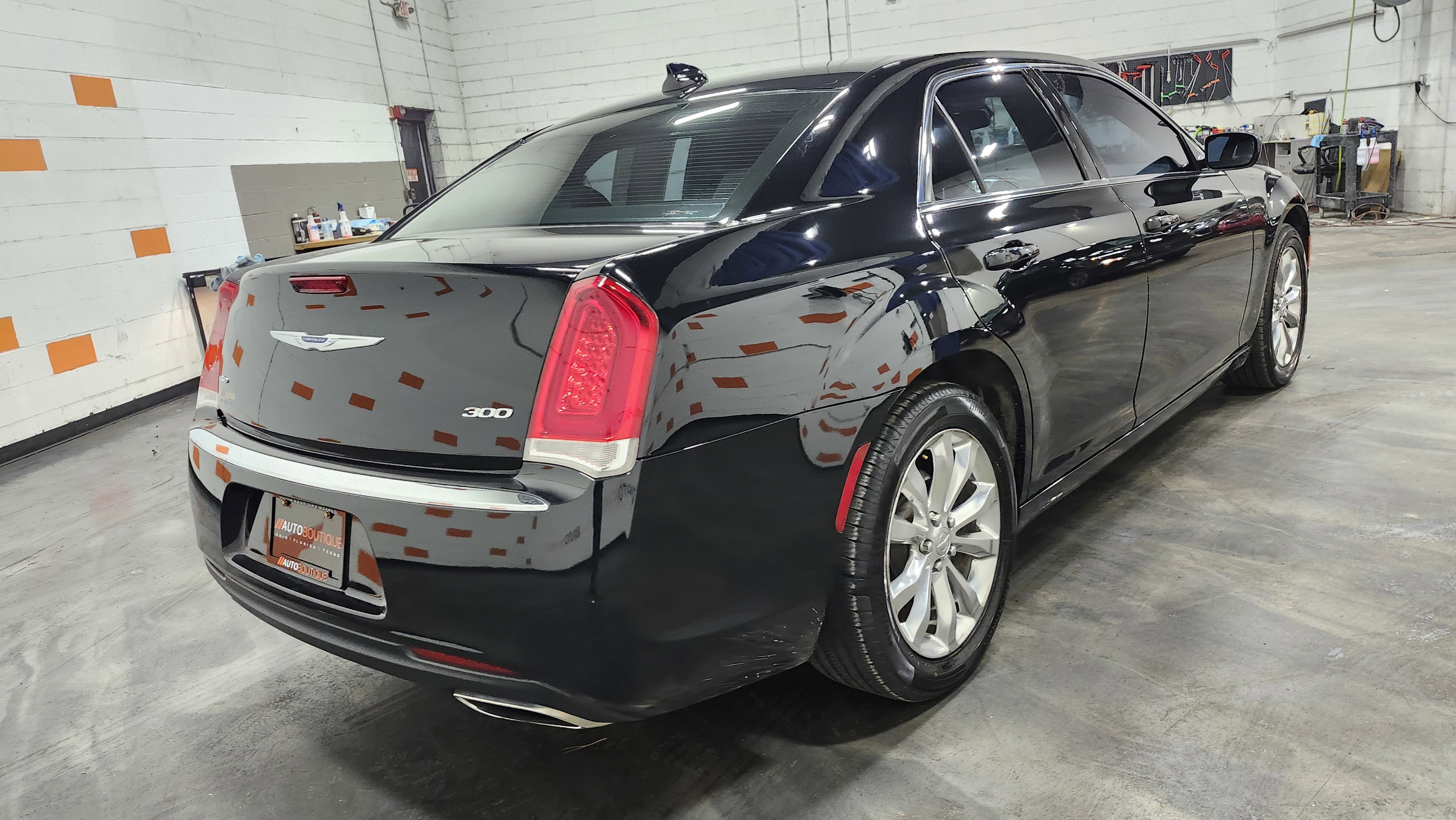 Used 2020 Chrysler 300 Touring w/ Driver Convenience Group image 16