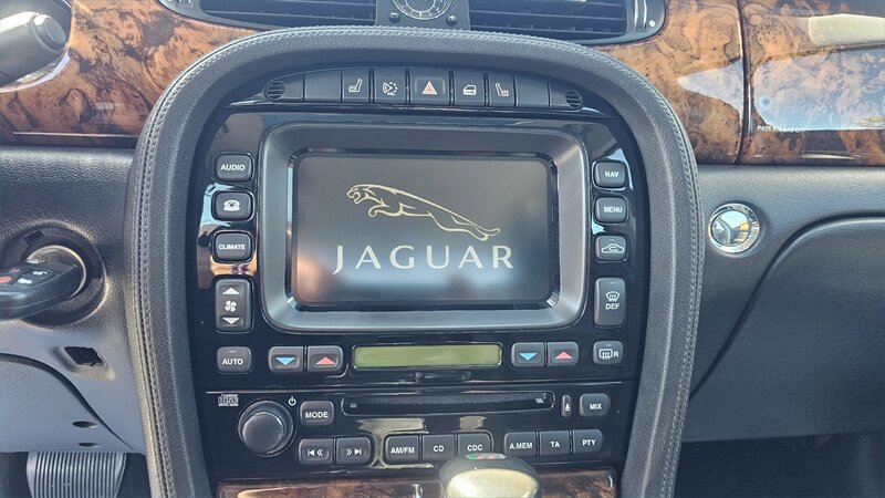 Used 2006 Jaguar XJ8 RWD image 17