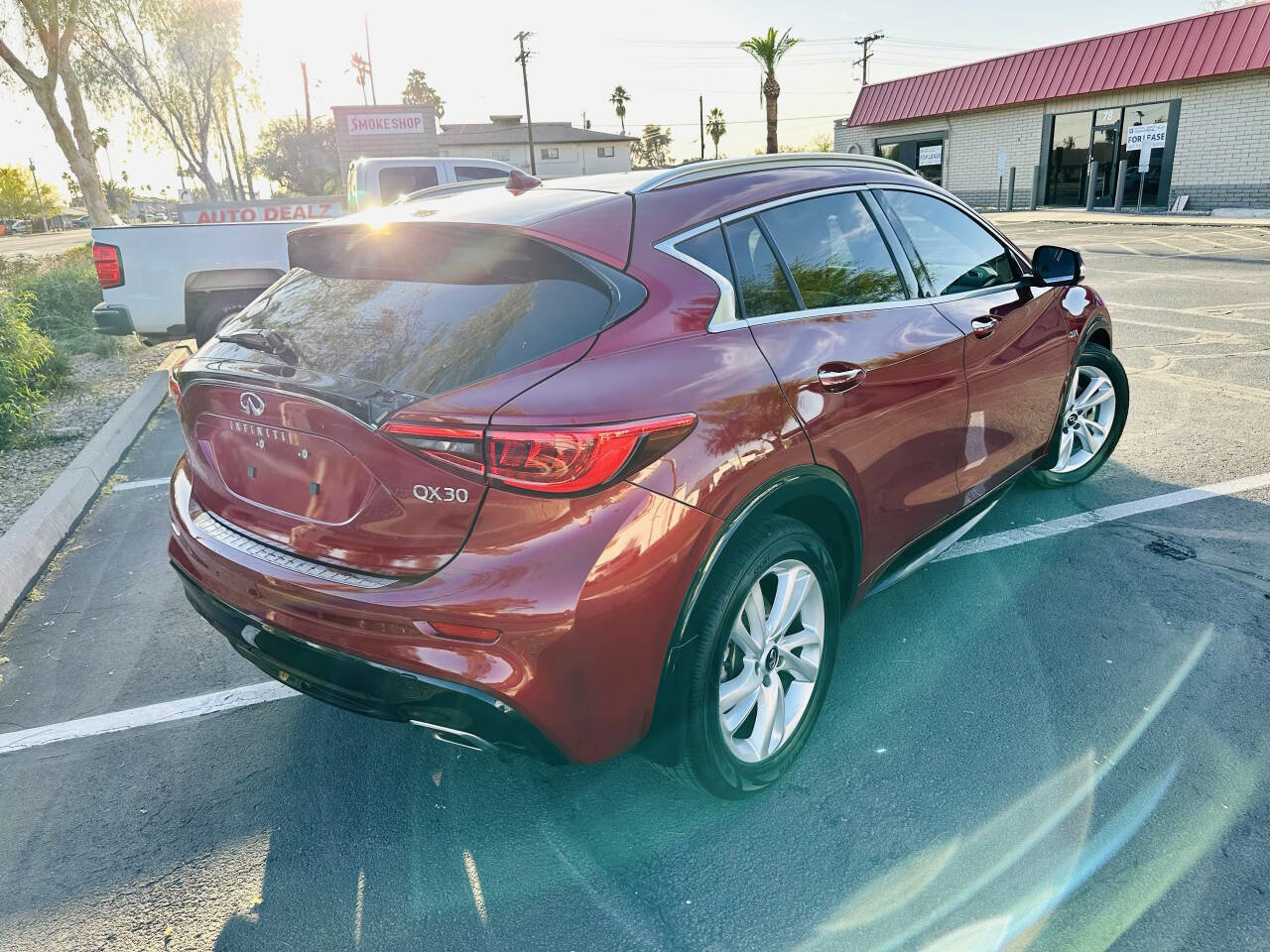 Used 2019 INFINITI QX30 w/ Navigation Package image 4