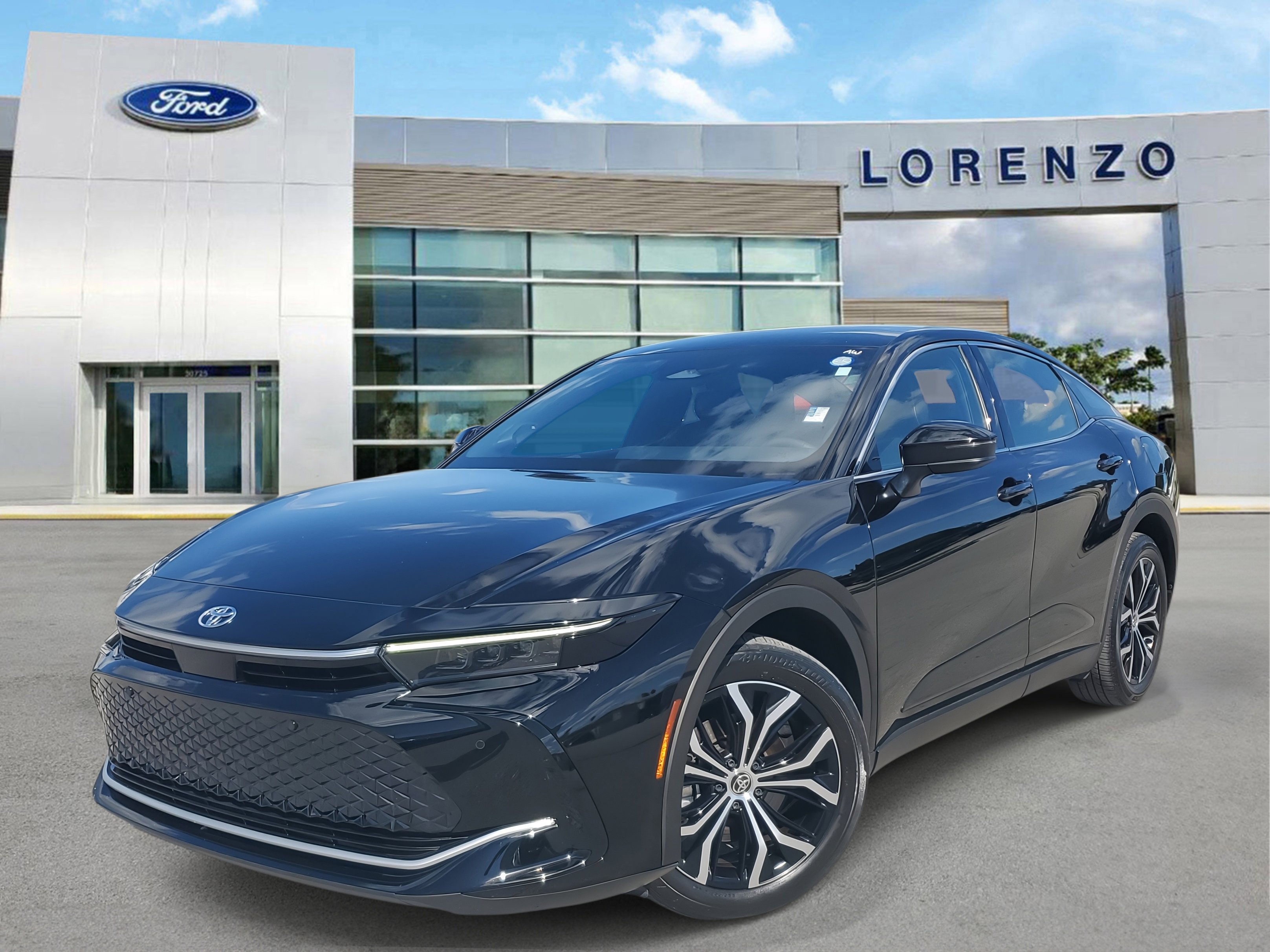 Used 2023 Toyota Crown Limited image 1