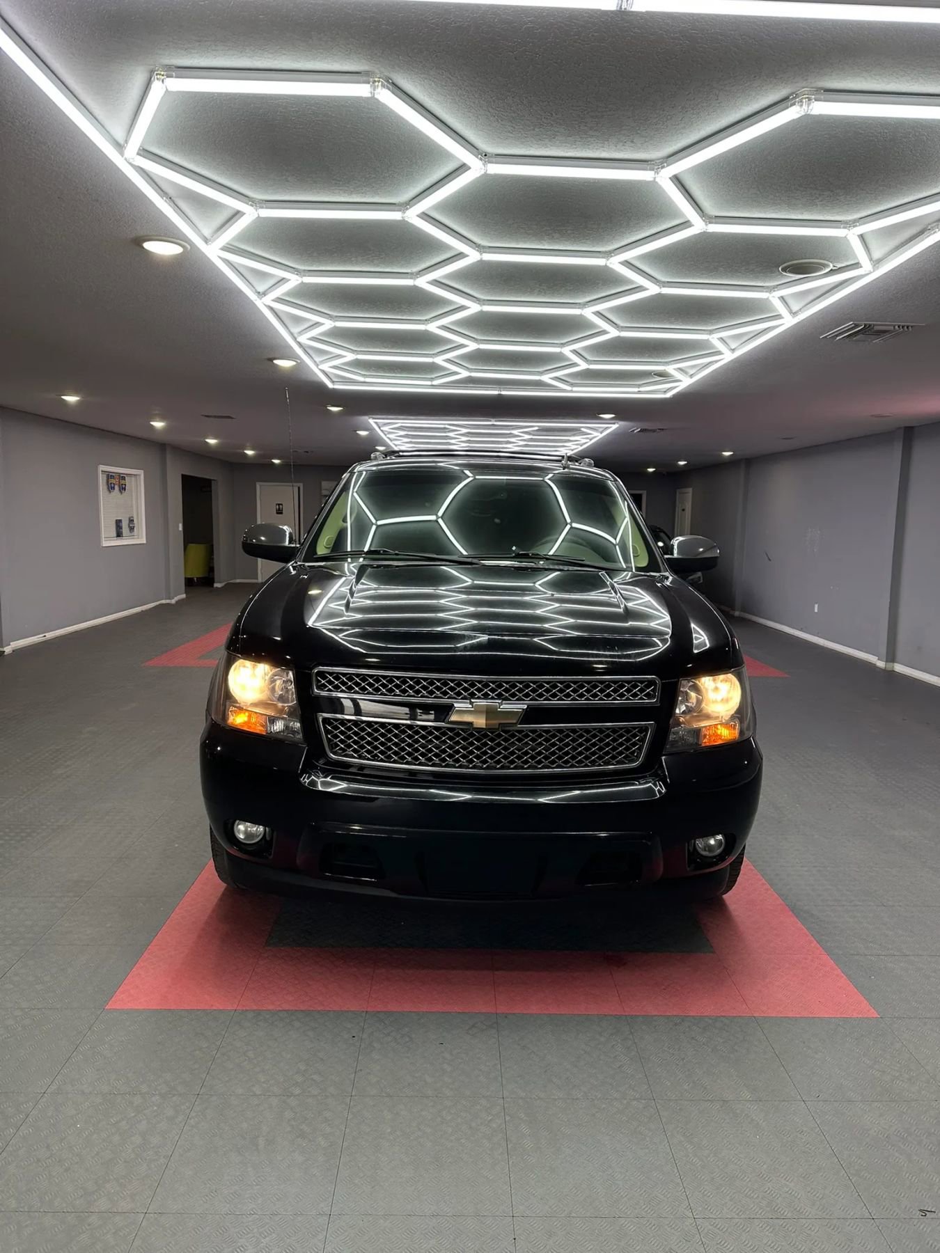 Used 2011 Chevrolet Avalanche LTZ RWD image 9