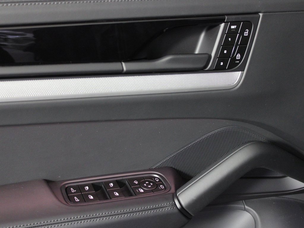 New 2026 Porsche Cayenne image 17