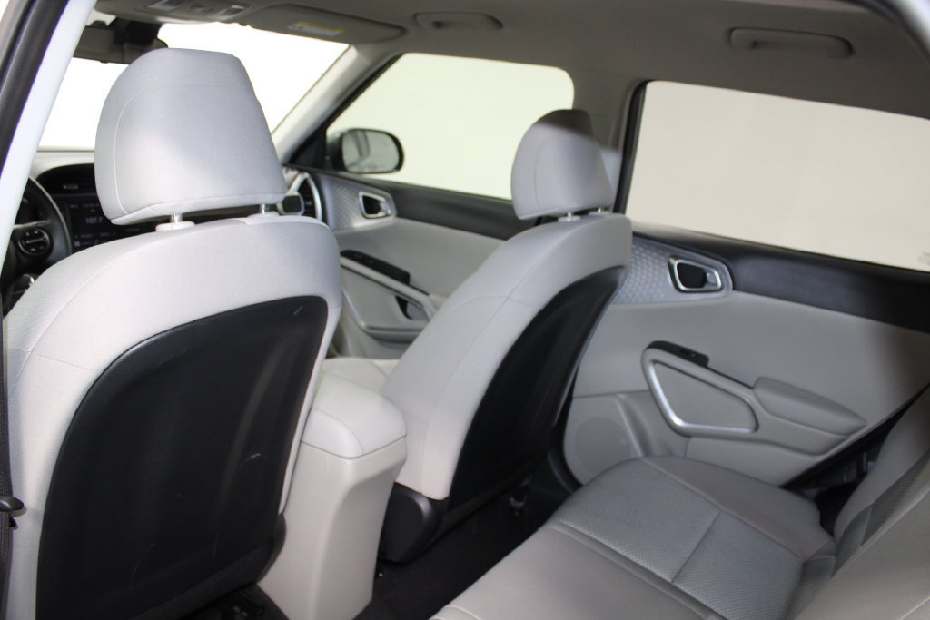 Used 2025 Kia Soul LX w/ LX Technology Package FWD image 18