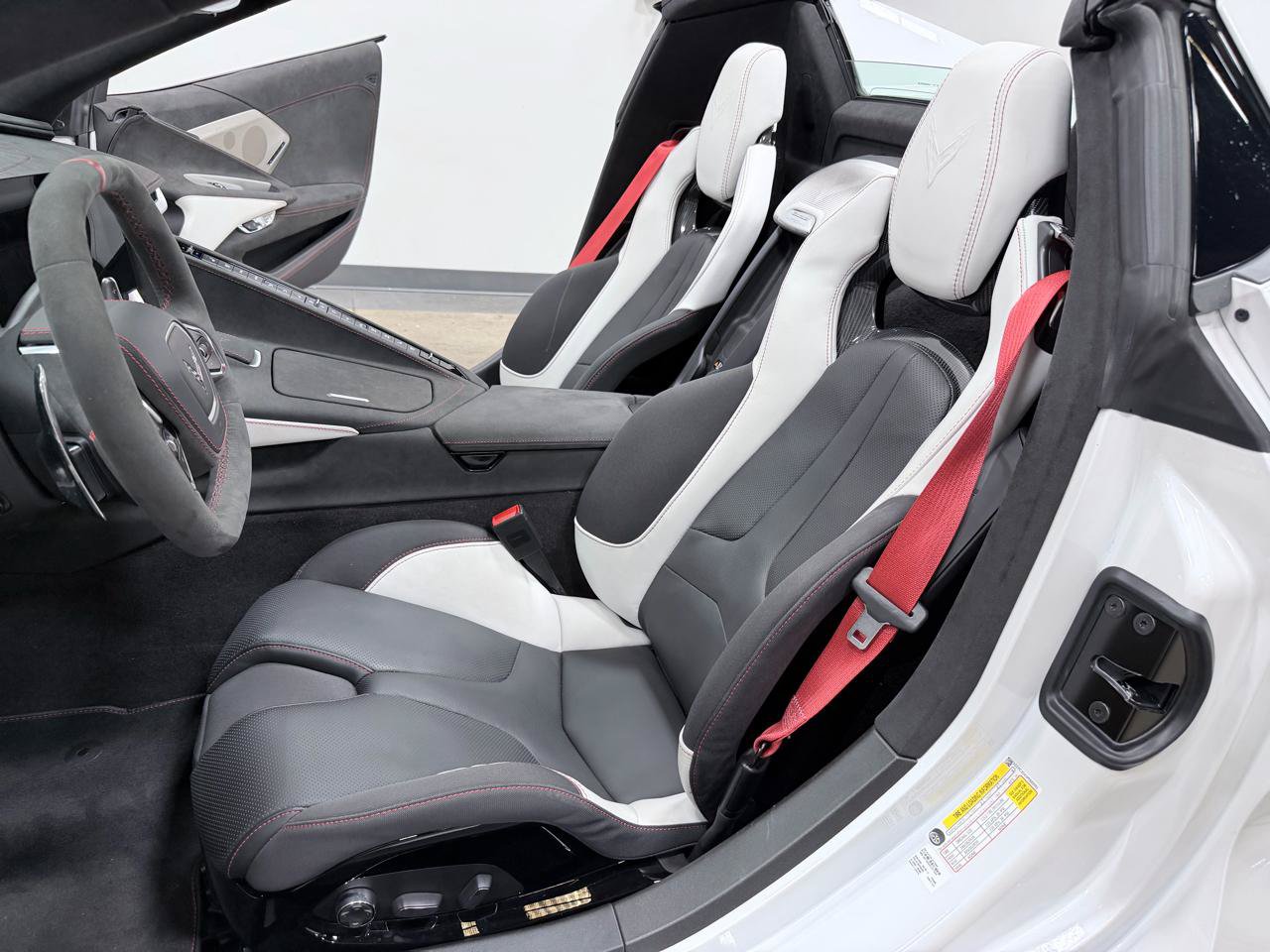 Used 2023 Chevrolet Corvette Stingray Premium Conv w/ Z51 Performance Package RWD image 31