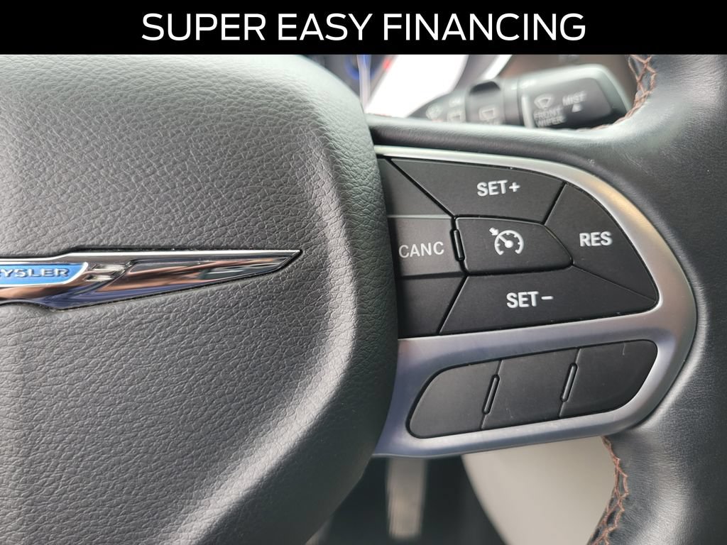 Used 2017 Chrysler Pacifica Touring-L FWD image 23
