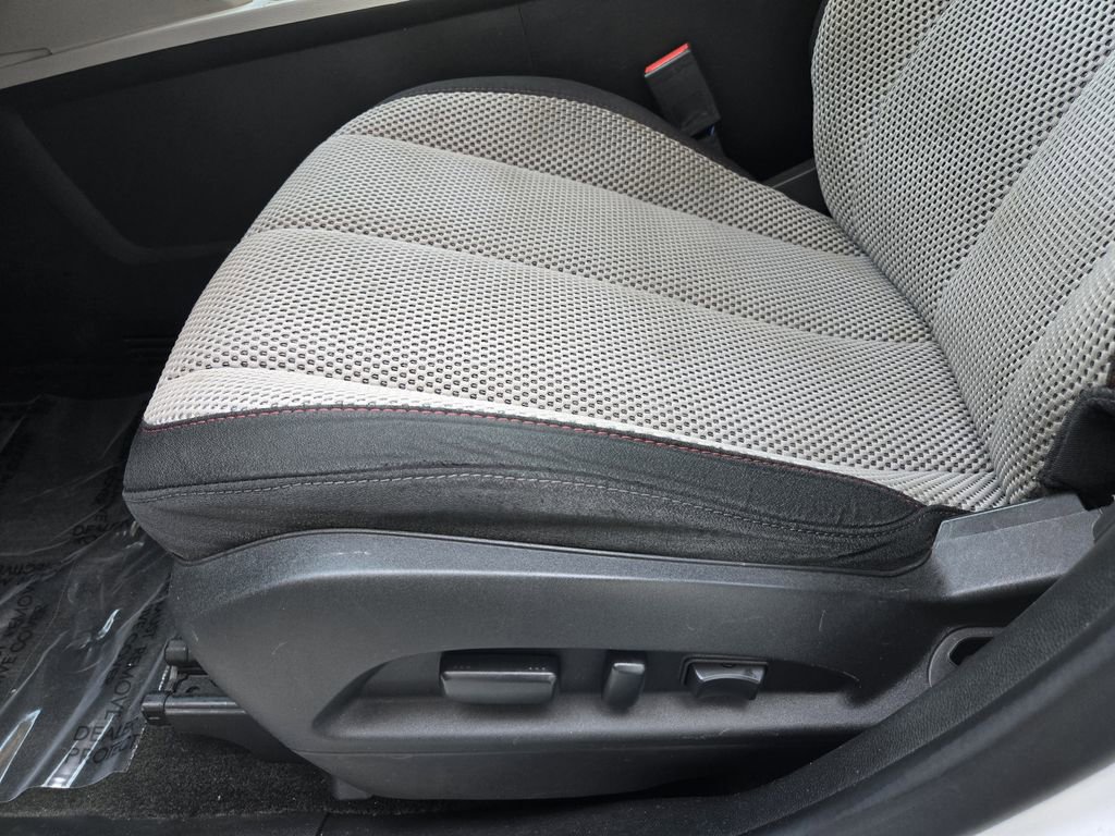 Used 2017 Chevrolet Equinox LT w/ Convenience Package FWD image 16