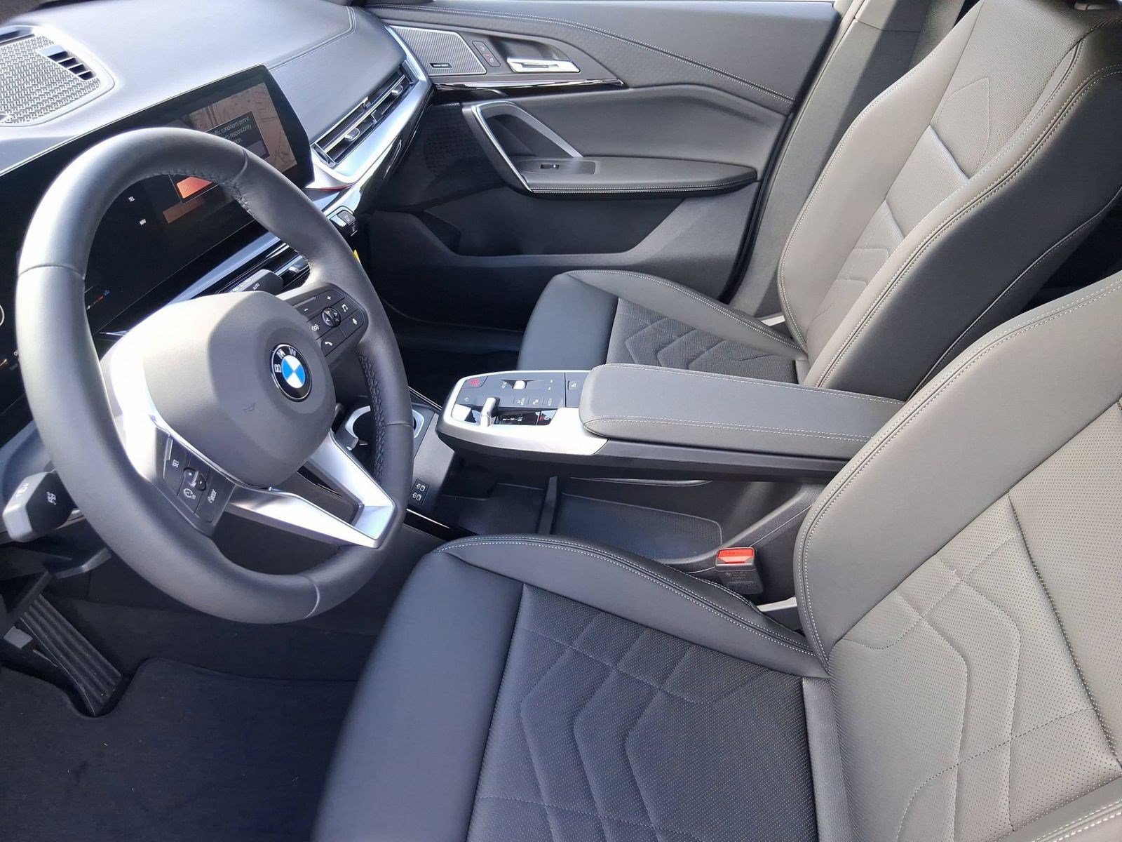 Used 2026 BMW X2 xDrive28i w/ Technology Package AWD/4WD image 19