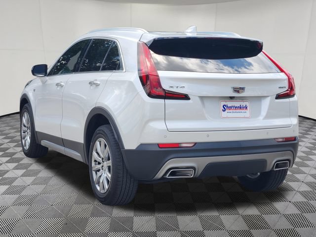 Used 2022 Cadillac XT4 Premium Luxury w/ Cold Weather Package FWD image 8