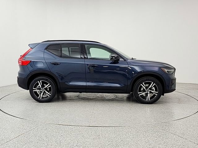New 2026 Volvo XC40 B5 Core w/ Climate Package image 4