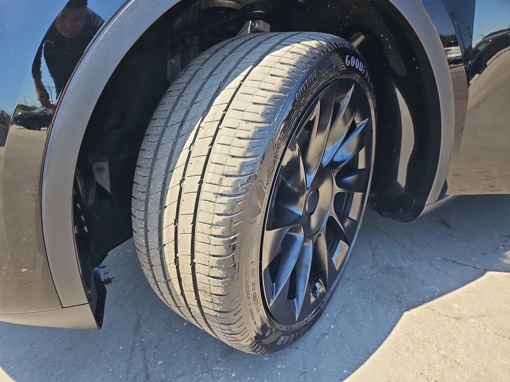 Used 2023 Tesla Model Y Long Range image 36