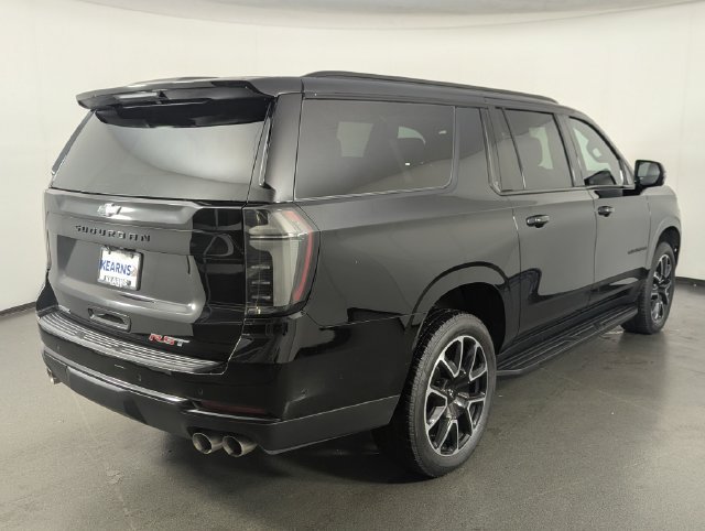 Used 2025 Chevrolet Suburban RST w/ Comfort Package AWD/4WD image 7
