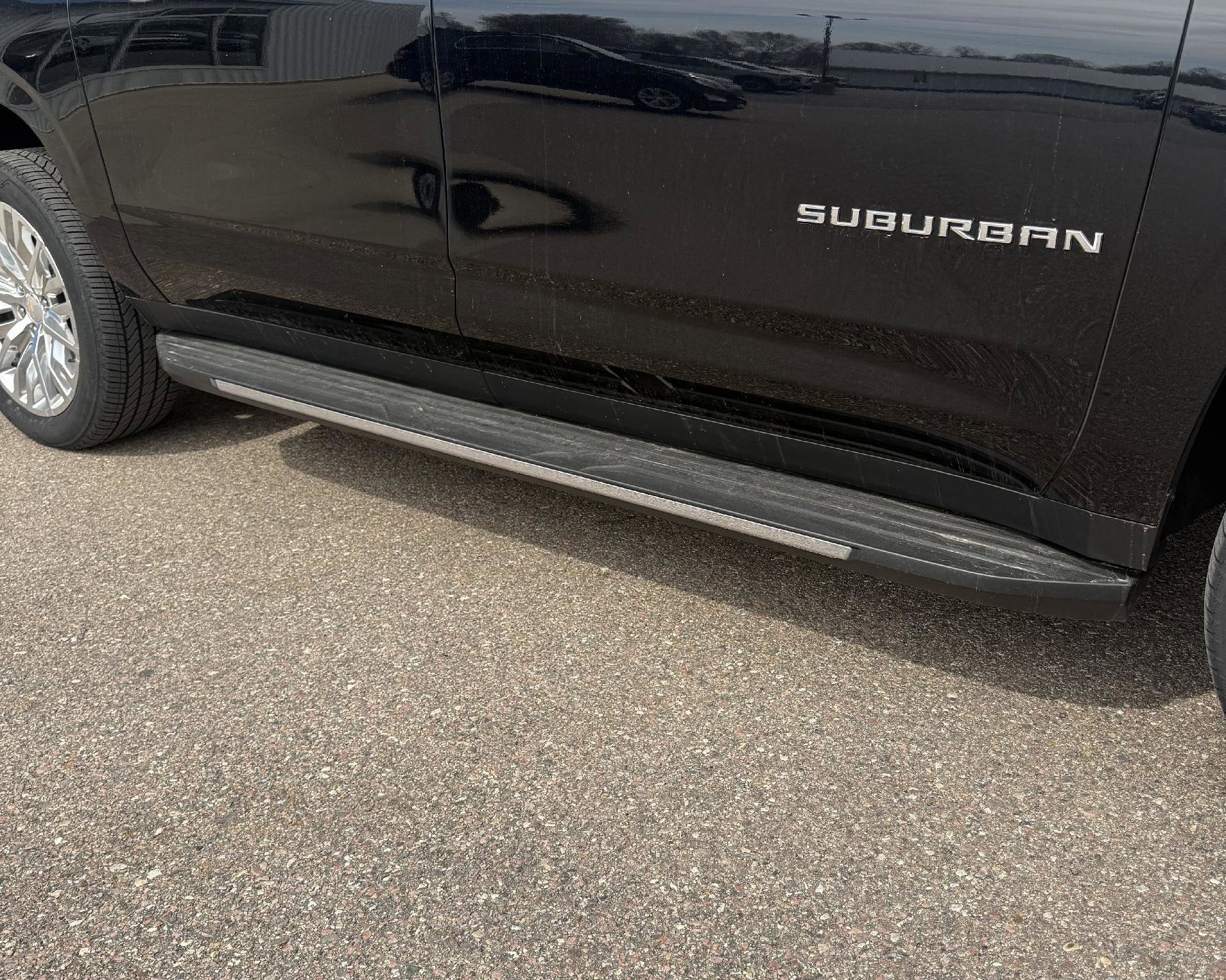 Used 2024 Chevrolet Suburban Premier w/ Premium Package 2 image 5