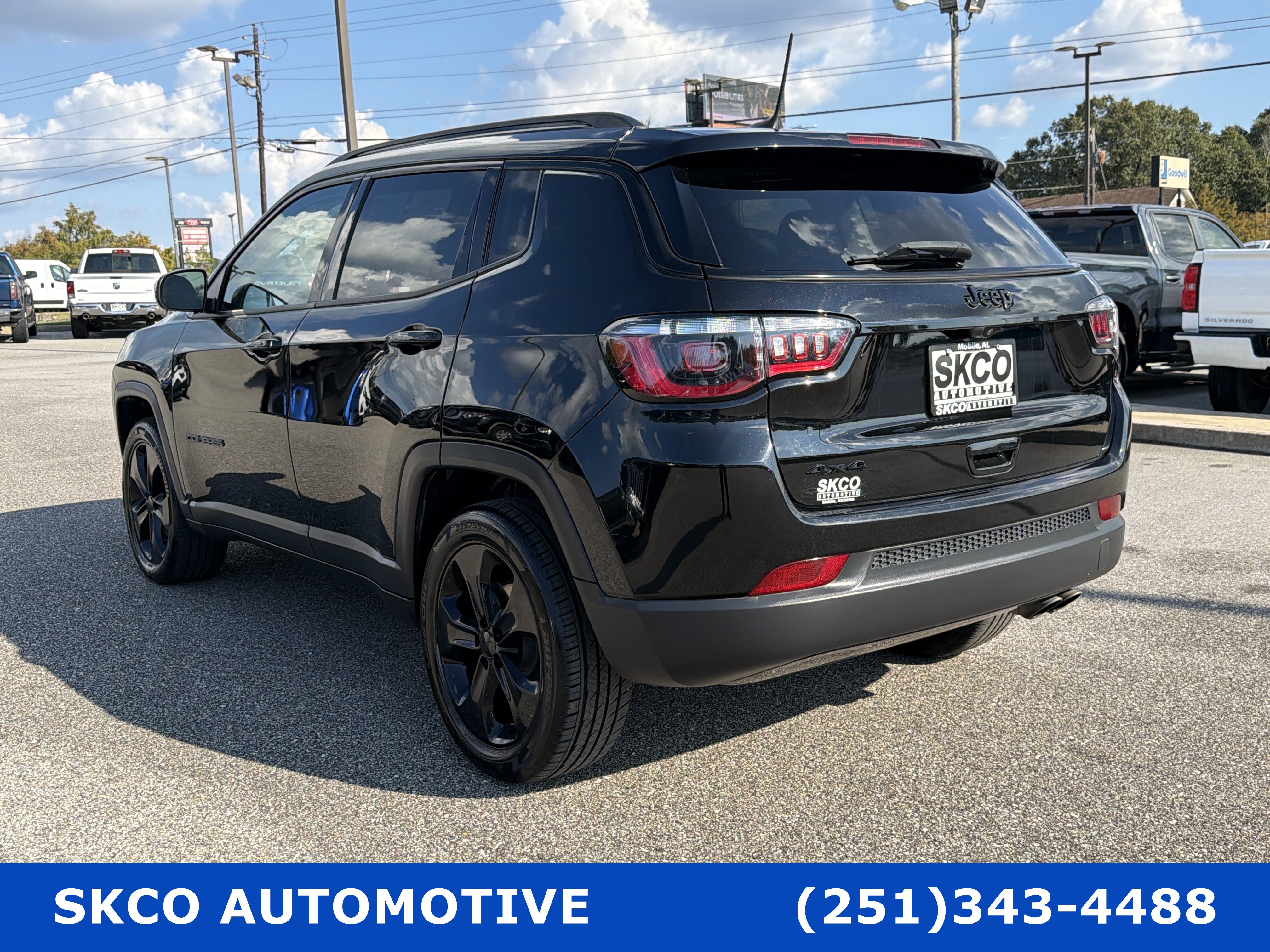 Used 2021 Jeep Compass Latitude w/ Sun and Sound Group AWD/4WD image 3