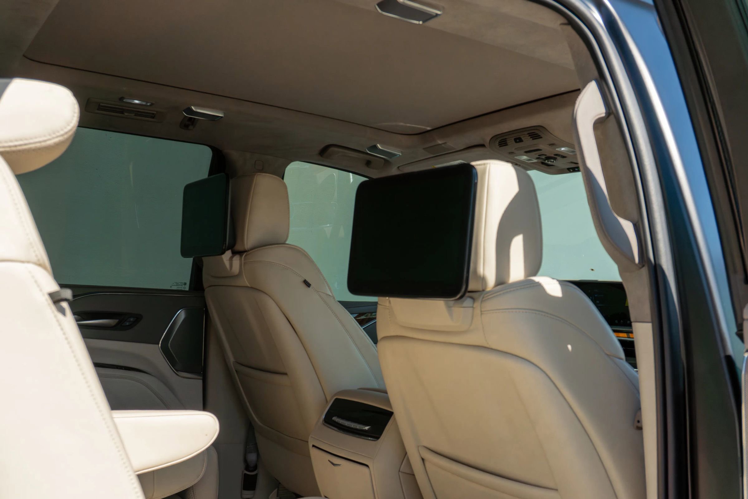 Used 2024 Cadillac Escalade Sport Platinum w/ LPO, ONYX Package image 59