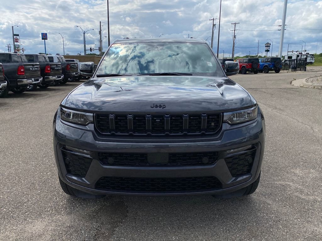 New 2026 Jeep Grand Cherokee Summit w/ Obsidian Package AWD/4WD image 16