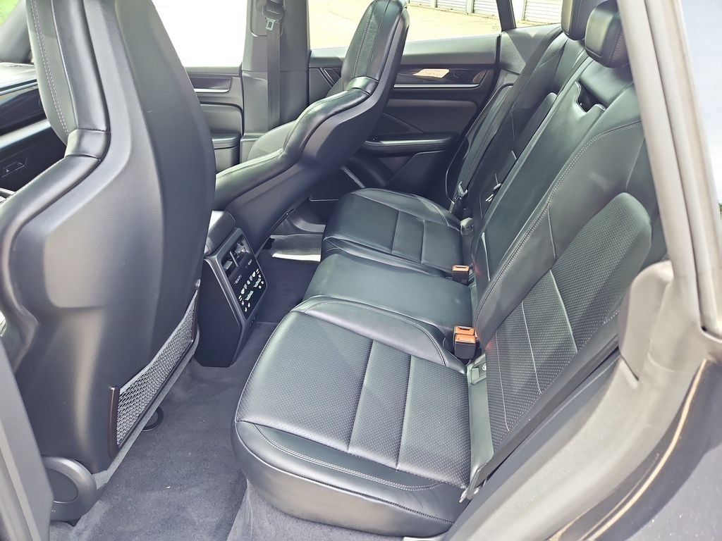 Certified 2025 Porsche Macan 4S Electric AWD/4WD image 41
