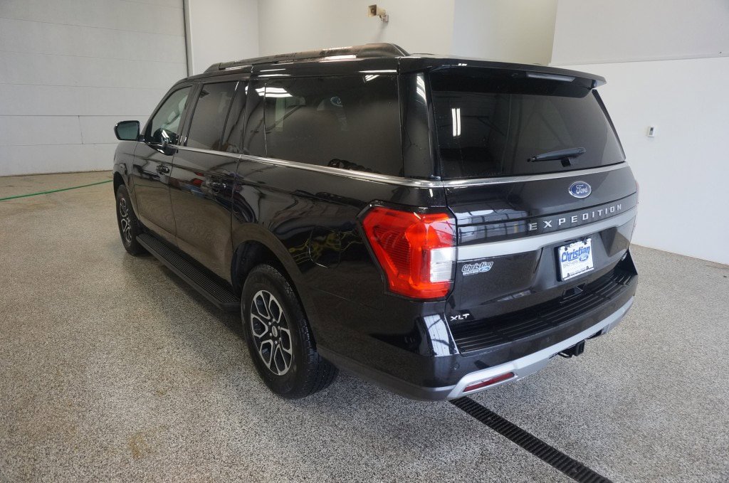 Used 2024 Ford Expedition Max XLT AWD/4WD image 3