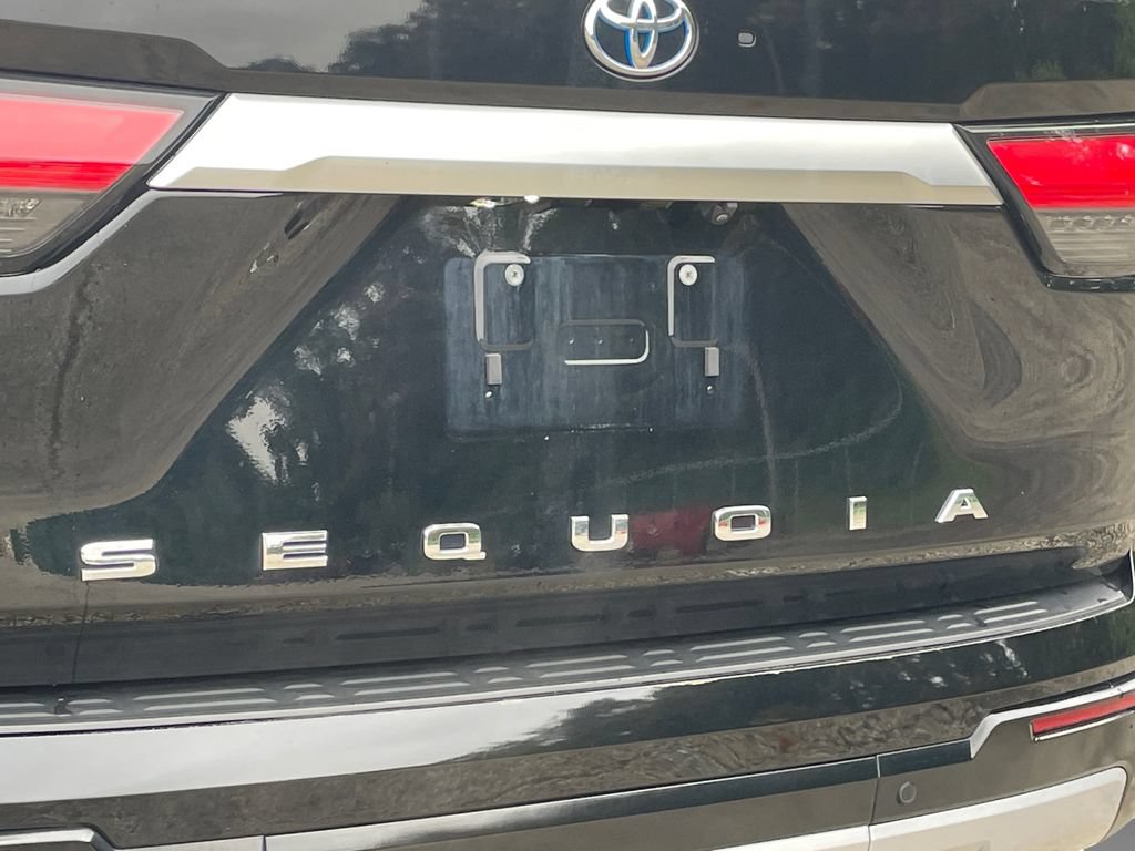 Used 2023 Toyota Sequoia Capstone AWD/4WD image 17