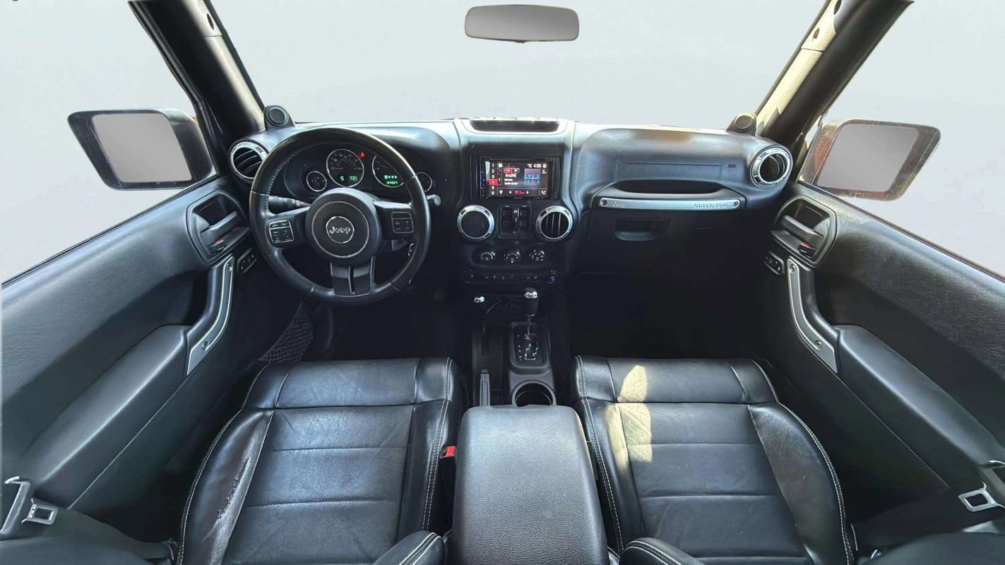 Used 2012 Jeep Wrangler Unlimited Rubicon w/ Connectivity Group image 9