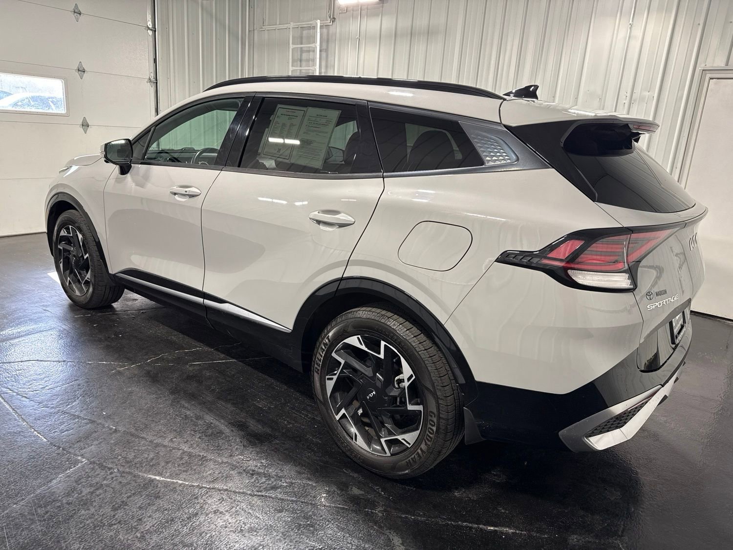 Used 2023 Kia Sportage SX AWD/4WD image 2