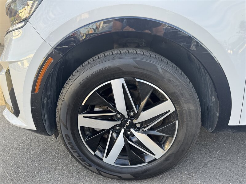 Used 2023 Kia Sorento S FWD image 6