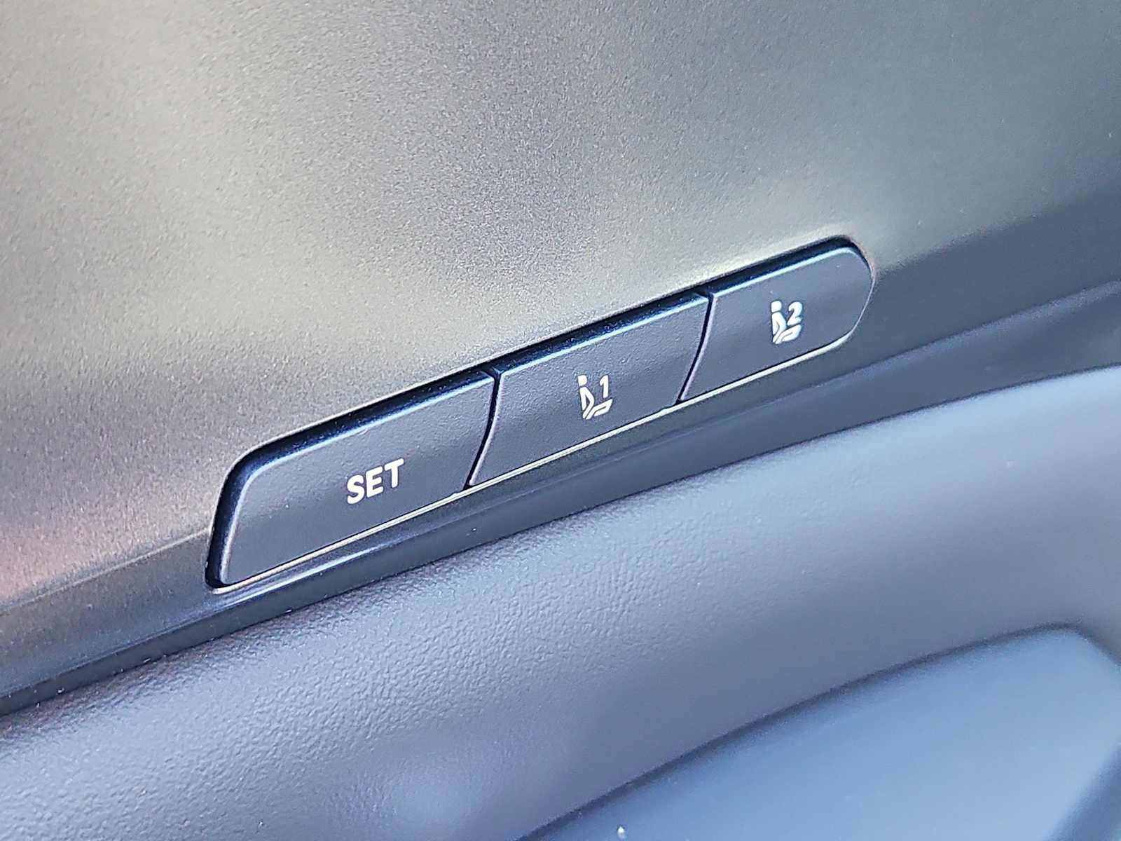 Used 2026 Kia Carnival SX w/ SX Dark Edition Package FWD image 19
