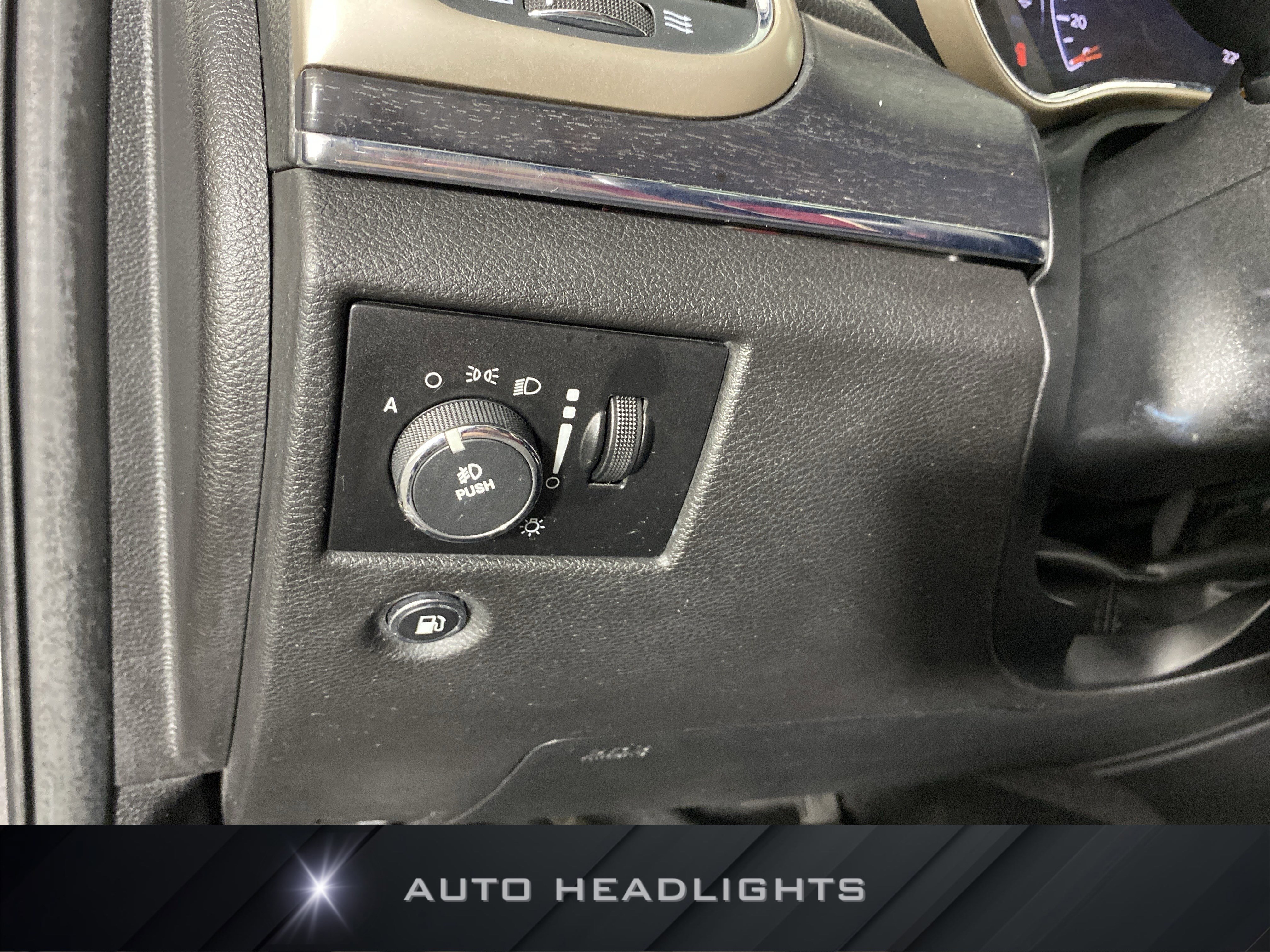 Used 2014 Jeep Grand Cherokee Limited w/ Trailer Tow Group IV AWD/4WD image 25