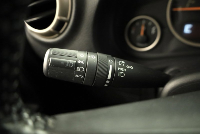 Used 2016 Jeep Wrangler Unlimited Sahara image 29