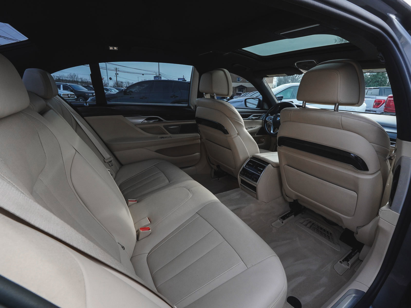 Used 2017 BMW 740i image 36