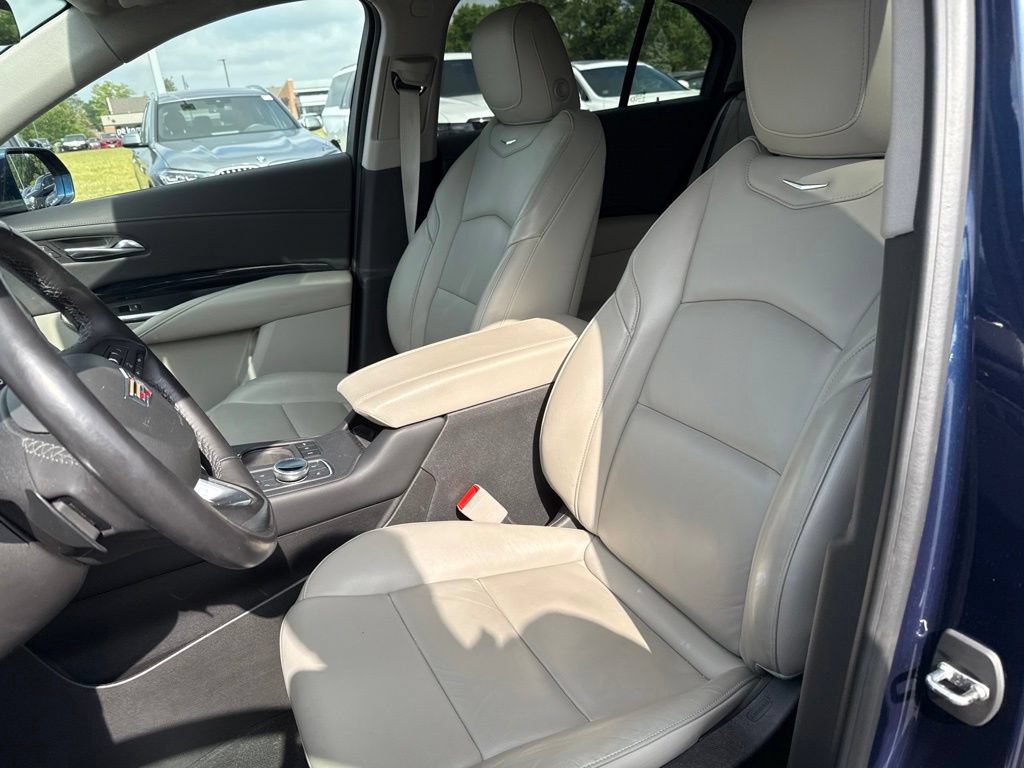 Used 2019 Cadillac XT4 Premium Luxury w/ Cold Weather Package AWD/4WD image 9