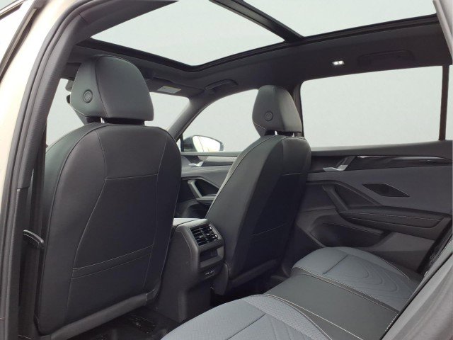 New 2026 Volkswagen Tiguan SE R-Line image 11