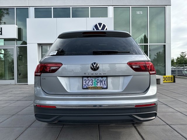 Used 2023 Volkswagen Tiguan SE w/ Panoramic Sunroof Package image 30