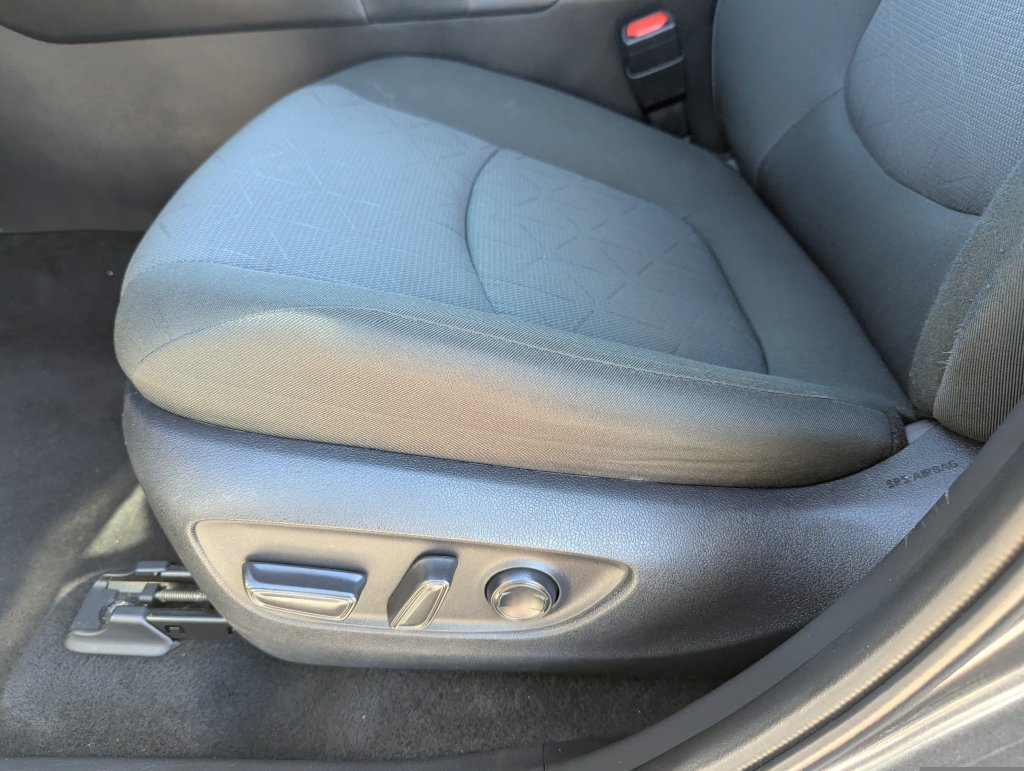 Used 2025 Toyota RAV4 XLE FWD image 23