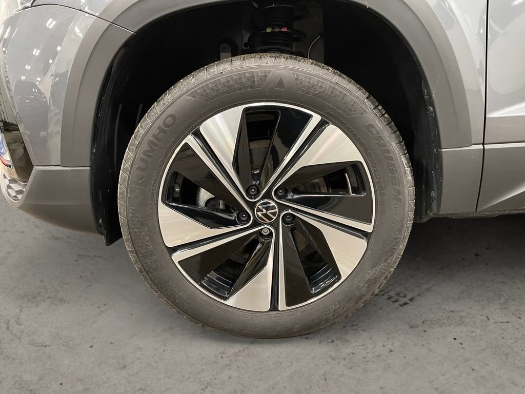 Used 2024 Volkswagen Taos SE image 14