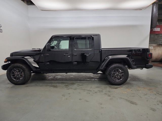 New 2025 Jeep Gladiator Sport image 5