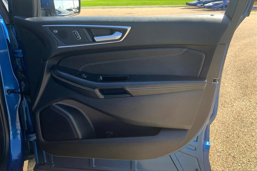 Used 2020 Ford Edge Titanium image 24