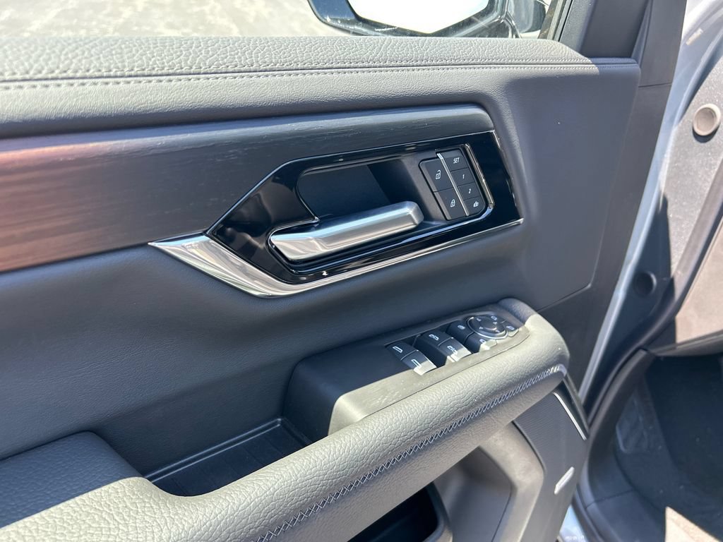 New 2026 GMC Yukon XL Denali w/ Denali Reserve Package AWD/4WD image 15