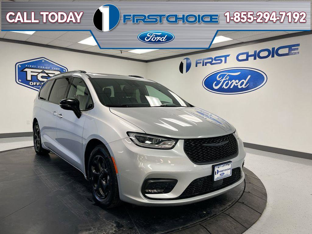 Used 2024 Chrysler Pacifica Premium image 1