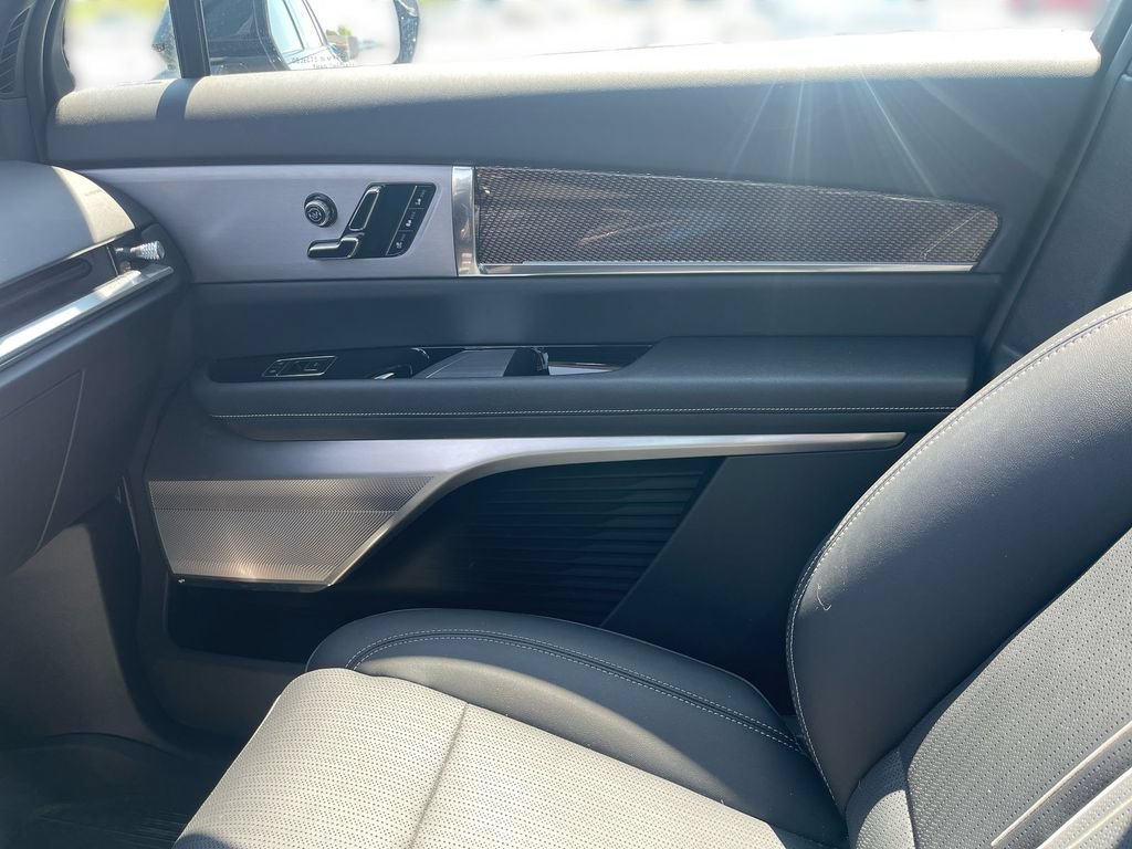 Certified 2026 Cadillac Vistiq Sport w/ LPO, Floor Liner Package AWD/4WD image 31