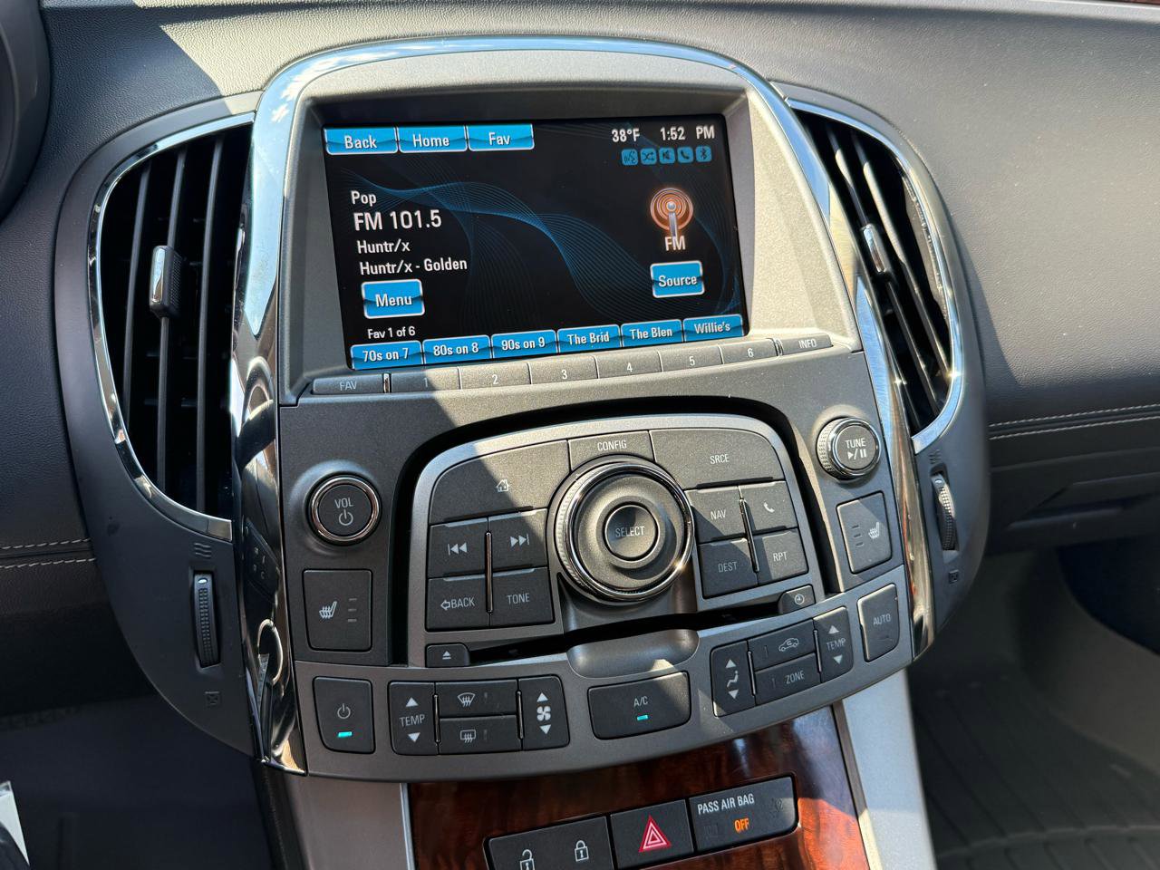 Used 2013 Buick LaCrosse Leather w/ Entertainment Package image 17