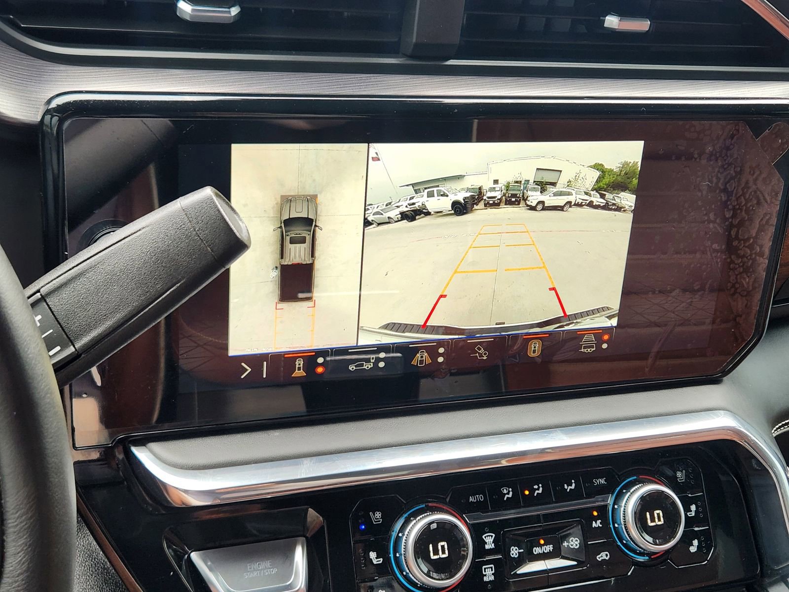 Used 2025 GMC Sierra 2500 Denali Ultimate image 18