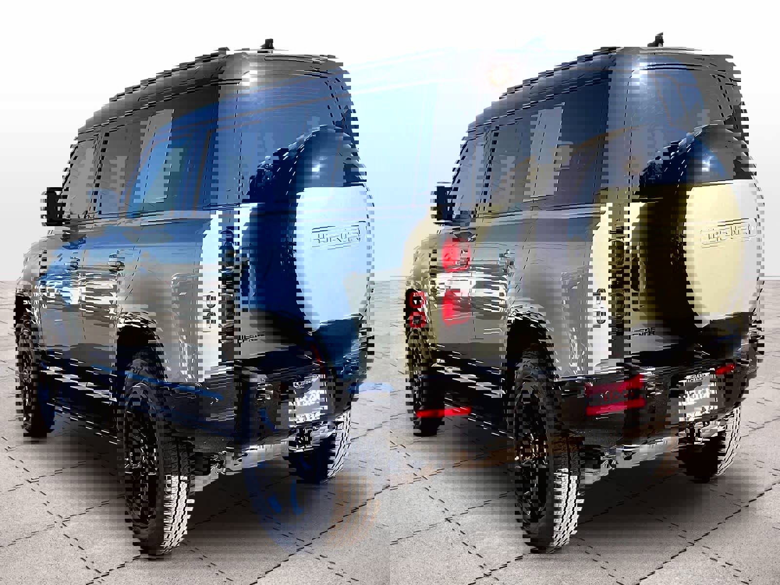 Used 2025 Land Rover Defender 110 X-Dynamic SE image 13